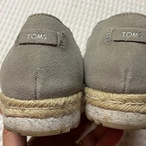 Tom’s Grey Suede Espadrille Flat-form Slip On Shoe, Women’s size 9